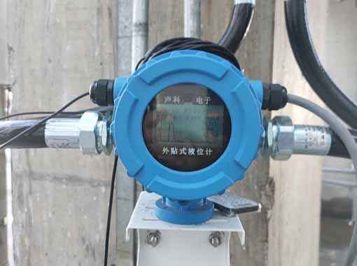 外貼式超聲波液位計一種液位測量工具